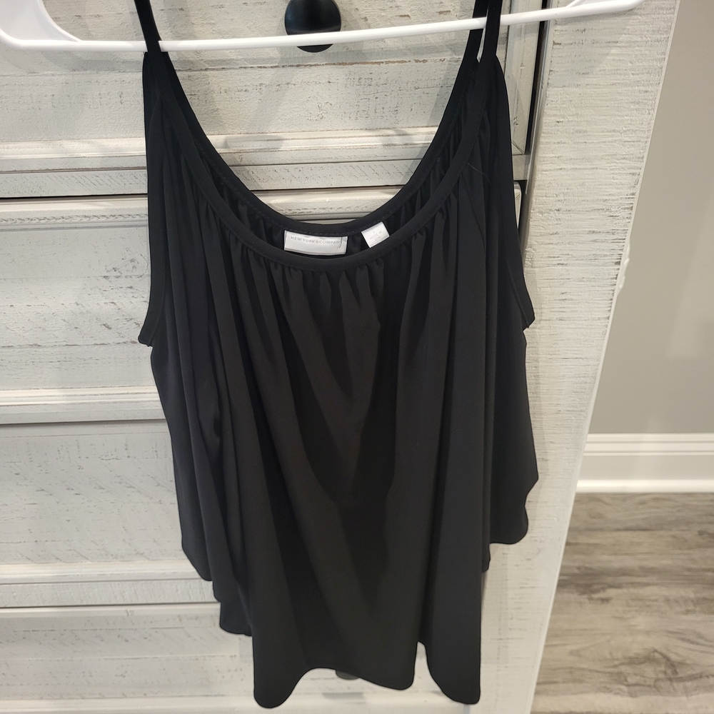 Black Women's Sleeveless Draped Tank Top
